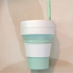 STOJO COLLAPSIBLE TRAVEL CUP MINT AND WHITE AND STRAW INCLUDED NWOT